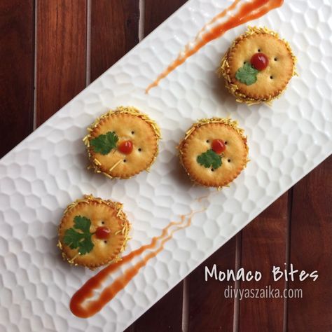 Monaco Biscuit Snacks, Yummy Snack Recipes, Biscuit Snacks, Biscuit Bites, Holi Gift, Food Experiments, Wedding Food Ideas, Tasty Recipes Videos, Quick Recipes Snacks