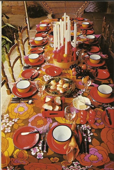 A Colourful Luncheon Table 50th Birthday Party 70s Theme, 1970s Lifestyle, 21st Themes, Retro Table Setting, 70s Party Decor, Americana Interior Design, 70s Birthday Party, 70s Birthday Party Ideas, 70s Dinner Party