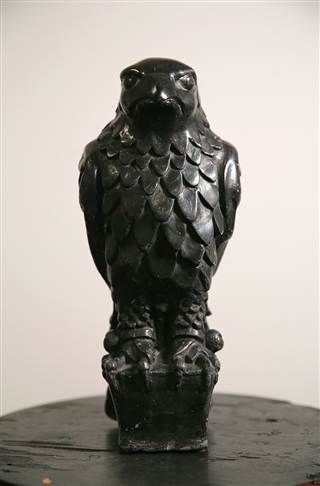 A fine feathered friend: The original Maltese Falcon, which was featured in the 1941 film noir classic starring Humphrey Bogart. The Maltese Falcon, Maltese Falcon, Dashiell Hammett, Bogart And Bacall, John Huston, Noir Movie, Turner Classic Movies, Art Deco Sculpture, Humphrey Bogart