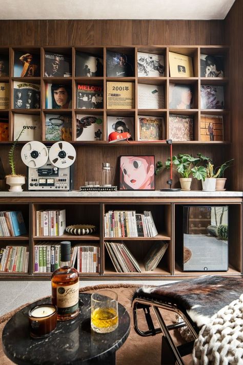 Home Music Rooms, Vinyl Room, Record Room, Audio Room, Vinyl Storage, Mobile Bar, Home Library, Dream House Decor, Interior Inspo