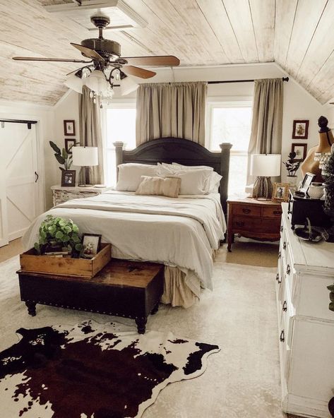 Country Girl Bedroom, Country Girl Rooms, Rustic Wall Decor Ideas, Modern Home Entrance, Coastal Plants, Modern Entry Doors, Western Bedrooms, Cowgirl Room, Western Bedroom Decor