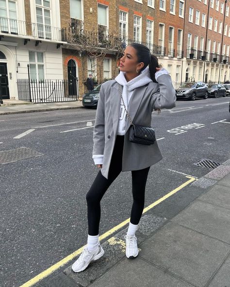 All Posts • Instagram Leggins Outfit, Outfits Leggins, Sporty Chic Outfits, Looks Adidas, City Break Outfit, Look Legging, Chique Outfit, New Balance Outfit, Winter Fashion Outfits Casual