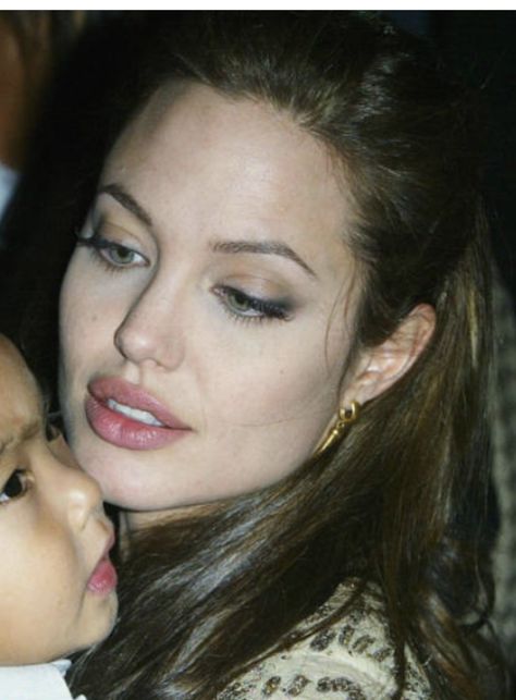 Angelina Jolie 90s Makeup, Angelina Jolie Style 90s, Angelina Jolie Aesthetic, Angelina Jolie Blonde, Angelina Jolie Eyes, Angelina Jolie Lips, Angelina Jolie 90s, Angelina Jolie Makeup, Angel Makeup