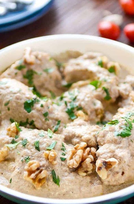 Garlic Sauce Chicken, Georgian Chicken, Garlic Sauce For Chicken, Make Chicken Broth, Walnut Chicken, Lavender Macarons, Walnut Sauce, Georgian Cuisine, Georgian Food