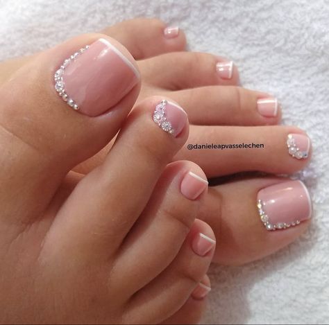 Wedding Toes Nails, Gel Toes Designs, Cute Toes Pedicures, Nails Feet Design, Wedding Toenails, Toe Nail Designs For Spring, Trendy Toe Nails, Toes Nails Designs, Toes Nails Colors