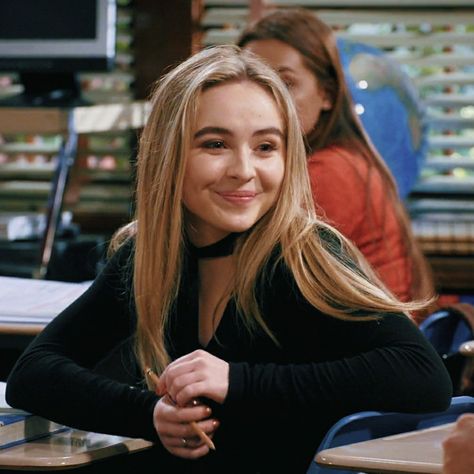 Hart Icon, Maya Girl, Maya Hart, World Hair, Headers Twitter, World Icon, Girly Movies, Tv Show Outfits, Boy Meets World