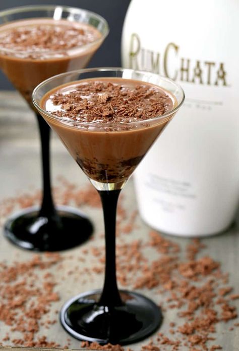 Chocolate Espresso Martini Recipe, Martini Chocolate, Chocolate Cocktail Recipes, Chocolate Espresso Martini, Chocolate Martini Recipe, Rumchata Recipes, Dessert Cocktails, Visit Mississippi, Sweet Cocktail