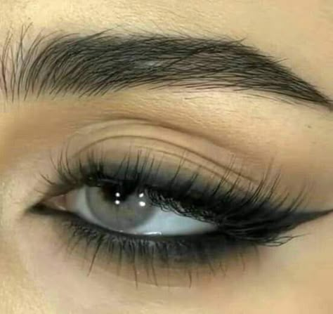 Black Prom Makeup, Dark Eyeshadow Looks, Maquillage Yeux Cut Crease, Maquillage On Fleek, Black Eye Makeup, Formal Makeup, Swag Makeup, Eye Makeup Pictures, Smink Inspiration