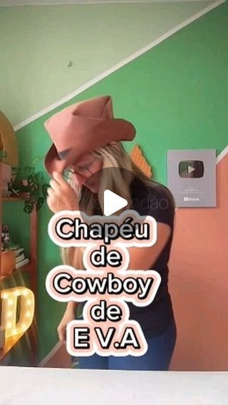 Dacira Brandão I Diy e Decor on Instagram: "Podemos fazer tantas coisas né? Inclusive um chapéu de cowboy 🤠 #chapeudecowboy #festajunina #eva #ideiasjuninas #ideiasincriveis #ideiasfaceis #ideias #diy #manualidades" June 15, Fun Projects, Cowboy, On Instagram, Instagram