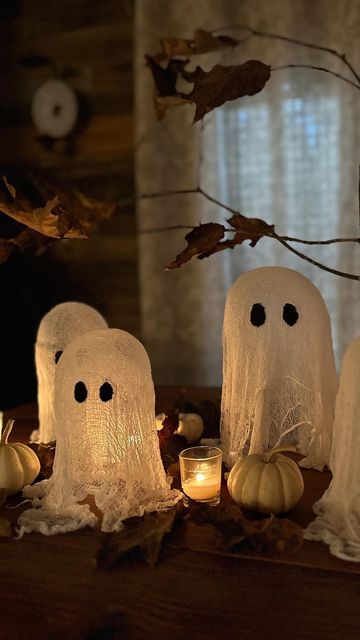 Ghost Table Centerpiece, Halloween Theme Centerpieces, Diy Ghost Centerpiece, Halloween Center Piece Diy, Ghost Theme Party Halloween Decorations, She Found Her Boo Decorations, Ghost Table Decorations, Diy Mini Ghosts, Ghost In A Bottle Diy