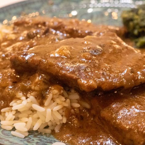 Tipsy Housewife Round Steak And Gravy, Round Steak Rice And Gravy, Cajun Steak And Gravy, Cajun Smothered Potatoes, Bottom Round Steak Recipes Skillet, Canning Round Steak, Dinner Ideas With Round Steak, Round Steak And Gravy Stove Top, Smothered Steak And Gravy Oven