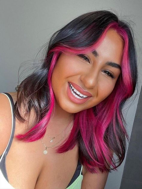 Under Hair Dye, Pink Hair Streaks, Peekaboo Hair Colors, New Hair Color Trends, Pink And Black Hair, Two Tone Hair, Pink Hair Dye, Hair Color Underneath, Peekaboo Hair