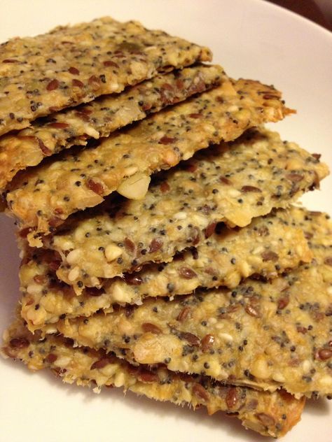 Sweet Ravioli, Scandinavian Cookies, Crispbread Recipe, Almond Crackers, Seed Crackers Recipe, Homemade Crackers Recipe, Oat Crackers, Savoury Crackers, Healthy Crackers