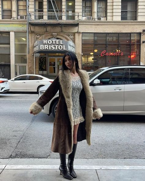 70s Fur Coat Outfit, 70s Winter Fashion, 70s Coat, Bristol Fashion, Fur Coat Outfit, Beige Outfit, Winter Fits, 70s Inspired, College Fashion