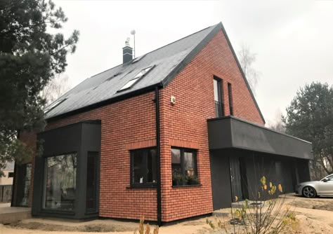 Brick Elevation, Vienna House, Modern Brick House, Brick Cottage, Black Roof, Concrete Houses, Modern Barn House, Cottage Exterior, Red Brick House