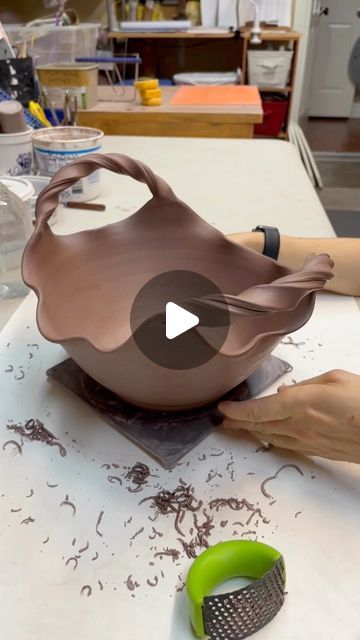 Stacia Miller on Instagram Handbuilt Clay Ideas, Slab Clay Projects, Ideas Con Ceramica, Pottery Wheel Ideas, Handbuilt Pottery Ideas, Pottery Bowls Handmade, Slab Pottery Ideas, Pottery Wheel Diy, Owl Pottery