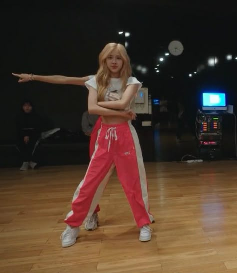 Blackpink Dance Practice Outfits, Blackpink Style Outfits, Outfits For Practice, Goddess Of Lightning, Rose Dance, Dance Practice Outfits, K Pop Moments, Dance Fits, Black Pink Lisa