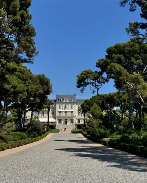 Iconic 🤍 📍 Hotel du Cap Eden- Roc #hotelducapedenroc #edenrock #hotelducap #sofiarichie #sofiarichiewedding #southoffrance #capdantibes #millionairelifestyle #richrich #luxurytravel #luxuryhotel #frenchriviera #antibes #antibesfrance #honeymoon #honeymoonvibes Eden Roc, Hotel Du Cap, Cap Du Eden Roc, Hotel Du Cap Eden Roc Wedding, Hotel Eden Roc Antibes, Hotel Cap Du Eden Roc, Eden Rock, Hotel Du Cap Eden Roc, Antibes France