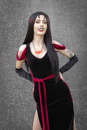 Thorn Hex Girl Costume Thorn Hex Girl Cosplay, Thorn Costume, Thorn Hex Girl, Hex Girls Costume, Bat Choker, Form Fitting Black Dress, Hex Girls, Pale Complexion, Hair Details