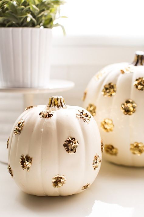 polka-dot-sequin-pumpkins-31-fabulous-pumpkin-decorating-ideas-via-fox-hollow-cottage Pumkin Decoration, Sequin Pumpkin, Pumpkin Decorating Ideas, Polka Dot Pumpkin, No Carve Pumpkin Decorating, Pretty Pumpkins, Fun Pumpkins, Halloween Pumpkins Carvings, Diy Pumpkin