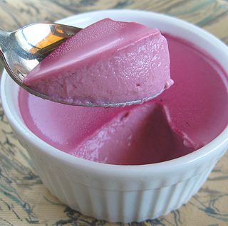 Ramekin Recipe, Gelatin Recipes, Panna Cotta Recipe, Blackberry Recipes, Foraging Recipes, Food Hunter, Pretty Dessert, Berries Recipes, Creamy Desserts