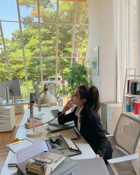 Studying Inspo Motivation, Yein Lovelyz, Office Job, Repair Guide, Woollim Entertainment, Pic Pose, Luxury Lifestyle Dreams, Uzzlang Girl, Computer Repair