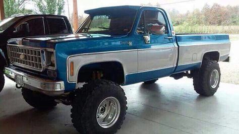 Chevy square body                                                                                                                                                     More Square Body Chevy, Gmc 4x4, 87 Chevy Truck, Chevy 4x4, Nice Trucks, Dream Trucks, Lifted Chevy, Lifted Chevy Trucks, Chevy Pickup Trucks