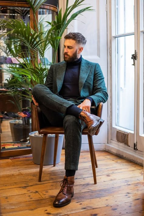 Winter Suit Men Outfit, Classy Christmas Outfit Men, Mens Turtleneck Suit, Modern Dandy Menswear, Hipster Suit Men, Mens Suit With Turtleneck, Mens Dapper Style, Dandy Outfit Man, Suits With Boots For Men