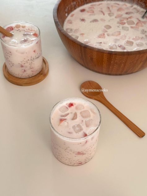 strawberry sago Sago Drink, Strawberry Sago, Sago Dessert, Sago Pearls, Sago Recipes, Milk Jelly, Light Dessert, Coconut Jelly, Tapioca Pudding