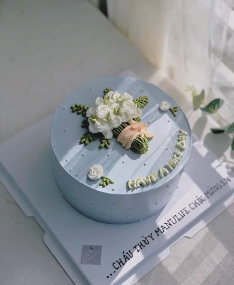 Cute Tiny Cakes, Birthday Cake Ideas Elegant, Cake For Mom, Cake Bento, Small Birthday Cakes, Decorate A Cake, Buttercream Decorating, Cake Cafe, Elegant Birthday Cakes