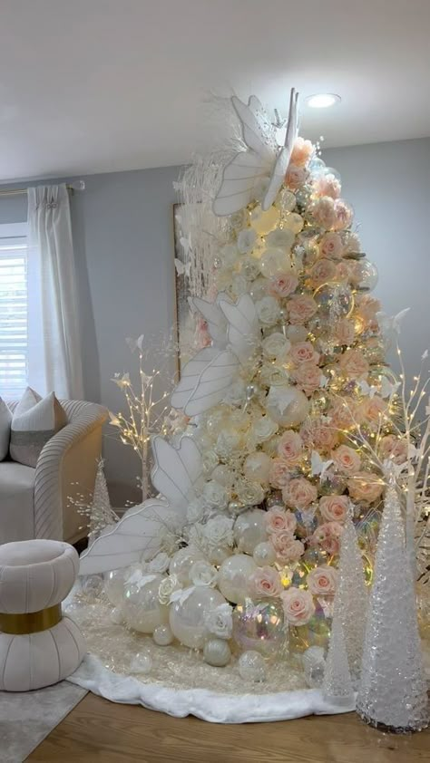 Xmas Tree Ideas, Elegant Christmas Tree Decorations, Christmas Decorations Centerpiece, Pretty Christmas Decorations, Christmas Tree Decorating Themes, Glam Christmas, Elegant Christmas Trees, Creative Christmas Trees, Christmas Themes Decorations