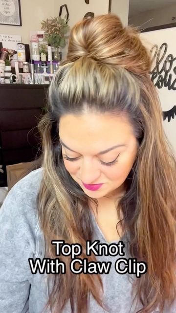 Hair Knot Tutorial, Half Top Knot, Knot Hairstyles, Easy Trendy Hairstyles, Top Knot Bun, 60 Hairstyles, Pool Hairstyle Ideas, Top Knot Hairstyles, Hair Knot