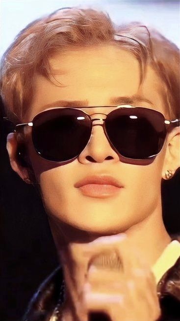 skz bangchan Iq icon #bangchan #straykids Bangchan Sunglasses, Bangchan With Glasses, Skz Bangchan, Bangchan Straykids, Straykids Bangchan, Halloween Makeup Inspiration, Concert Aesthetic, Stray Kids Chan, Chris Chan