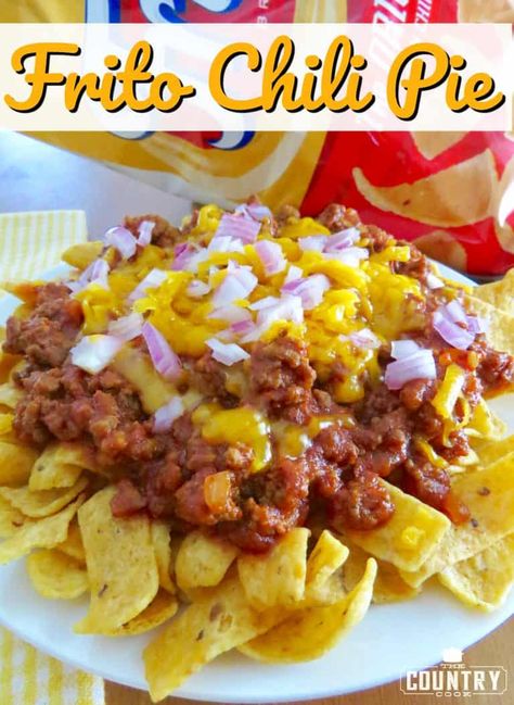 Frito Chili Pie recipe from The Country Cook - I would be the only one to indulge in this comfort food. So, this is way on the back burner for me. Frito Chili Pie Recipe, Frito Pie Recipe, Frito Chili, Frito Chili Pie, Chili Pie, Tailgate Snacks, Yummy Bites, Frito Pie, Beef Dinners