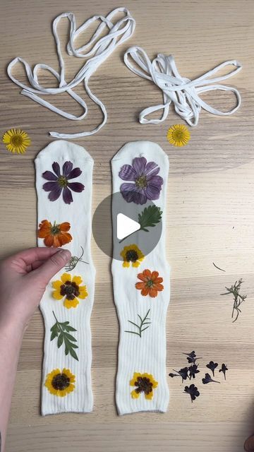 Lauren Wheeler on Instagram: "Eco-printing video tutorial on how to use a  🧦Vive DIY sock kit! 🧦  Kit comes with pre-mordanted socks, all homegrown organic flowers from my garden and detailed instructions. All you need is a steaming vessel and a clean work space. These are easy as pie for all ages!   Even if the idea of making these is a bit scary, I’ve simplified it as much as possible so your socks will come out beautifully no matter what (just follow those instructions!)  DM me for a kit! There’s only a few left. Socks fit sizes 5-8 in women’s." Dye Socks Diy, Aloe Infused Socks, Baby Socks Flowers Tutorial, Gardening Socks, Pounded Flowers, Baby Socks Flowers, How To Make Socks, Pressed Leaves, Diy Socks