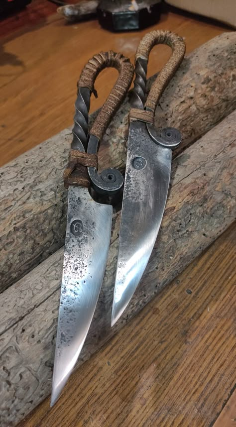 Welding Art Ideas, Messer Diy, Welding Projects Ideas, Forging Knives, Diy Knife, Knife Patterns, Handcrafted Knife, Blacksmith Tools, Pretty Knives