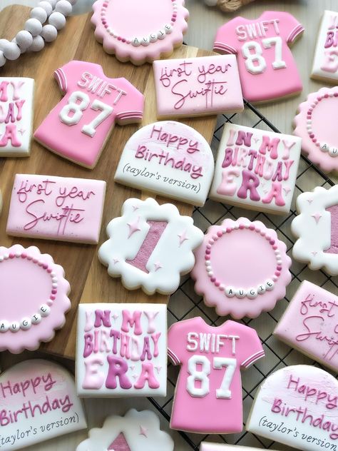 Taylor Swift Royal Icing Cookies, Taylor Swift First Birthday Party, Taylor Swift Birthday Cookies, Taylor Swift Birthday Ideas, Taylor Swift Cookies, Party Dinners, Swiftie Birthday, Swiftie Party, Taylor Swift Cake