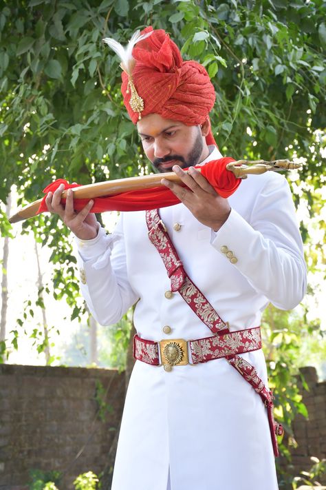 Varraja Pose, Rajput Groom, Dulha Pose, Ohm Art, Groom Shoot, Best Wedding Suits For Men, Single Boy, Best Wedding Suits, Indian Bride Poses