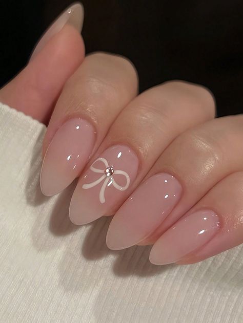 Simple Elegant Nail Designs Natural, Simple Yet Pretty Nails, Short Simple Elegant Nails, Easy Acrylic Ideas Nails, White Nails Inspo Short Almond, Easy Short Nail Art For Beginners, Cute Nails Short Gel, Cute And Simple Nail Ideas, Simple Nails Ideas Short