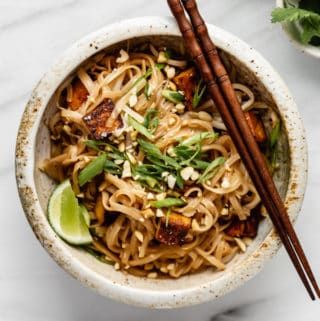 Blog - Choosing Chia Easy Vegan Ramen, Easy Asian Noodle Recipes, Easy Asian Noodles, Vegan Pad Thai, Asian Noodle Recipes, Quick Easy Vegan, Pad Thai Recipe, Vegan Ramen, Asian Noodles