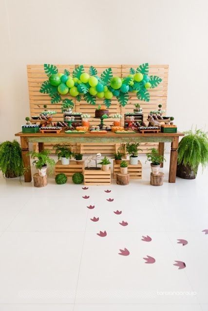 Baby Shower Table Set Up, Birthday Party Idea, Jungle Theme Parties, Deco Champetre, Dinosaur Themed Birthday Party, Boy Birthday Party Themes, Dino Birthday Party, Fiesta Tropical, Safari Birthday Party