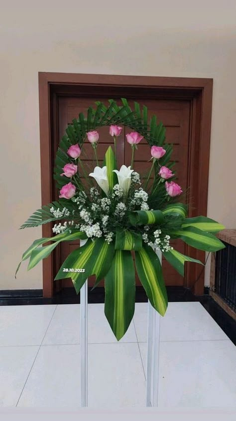 Robellini Palm, Flower Arrangement For Church, Palm Flower, Foliage Arrangements, Contemporary Flower Arrangements, Tropical Flower Arrangements, Altar Arrangement, Natural Landscaping, Altar Flowers