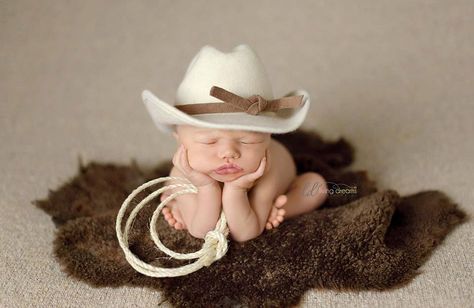 Newborn Cowboy, Country Baby Boy, Diy Newborn Photography, Baby Boy Newborn Pictures, Dreams Photography, Baby Boy Newborn Photography, Foto Newborn, Newborn Photography Boy, Baby Photoshoot Boy