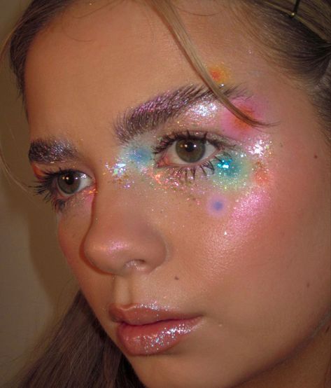 Fairy Code, Glitter Face Makeup, Lunar Goddess, Ice Fairy, Jewel Makeup, Holographic Makeup, Plouise Makeup Academy, Shimmer Makeup, Graphic Makeup