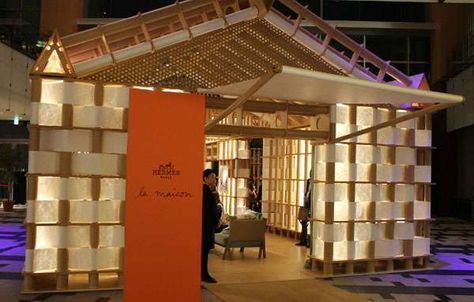 25 Sustainable Cardboard Structures Pop Up Shop Design, Shop Retail Design, Dividing A Room, Pop Up Retail, Pop Up Design, Shigeru Ban, Temporary Store, Popup Store, Cardboard Design