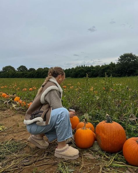 Pumpkin Patch Photoshoot, Pumpkin Patch Pictures, Studera Motivation, Stile Blair Waldorf, Adrette Outfits, Patch Outfit, Thanksgiving Outfit Ideas, Thanksgiving Outfit Women, Cute Thanksgiving Outfits