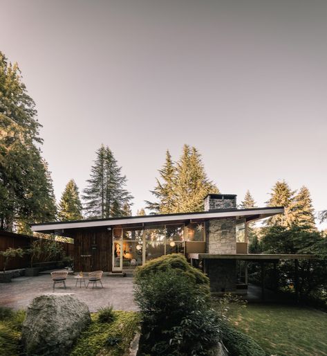 A Rare Richard Neutra-Inspired Home Hits The Market Neutra Architect, California Modern Home, Neutra Architecture, Blairgowrie House, Modern California Home, Midcentury Modern House Exterior, Richard Neutra Architecture, Richard Neutra House, Neutra House