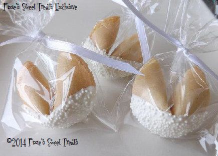 Cookies Wedding Favors, Super Cookies, Cookies Wedding, Cookie Wedding Favors, Cookie Monster Birthday, Christmas Cookies Gift, Inexpensive Wedding Favors, Fortune Cookies, Wedding Treats