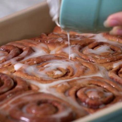 Food Network Cinnamon Rolls, The Kitchen Food Network, Pillsbury Doughboy, Homemade Cinnamon Rolls, Breakfast Goodies, Recipes Baking, Coffee Cakes, Sweet Rolls, Cinnamon Rolls Recipe