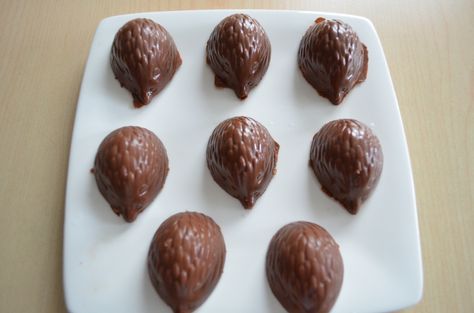 Chocolate Hedgehog, Pastry School, Bread And Pastries, Chocolate Hazelnut, Hedgehogs, Best Chocolate, Homemade Chocolate, Chocolate Molds, Dessert Ideas